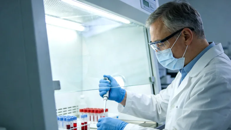 甲状腺髓样癌与乳头状癌的细胞起源示意图