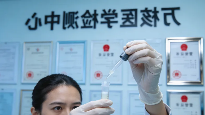 不同NPHP基因对应的发病年龄分布图