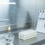 指甲-髌骨综合征患者典型的拇指指甲发育不良示意图