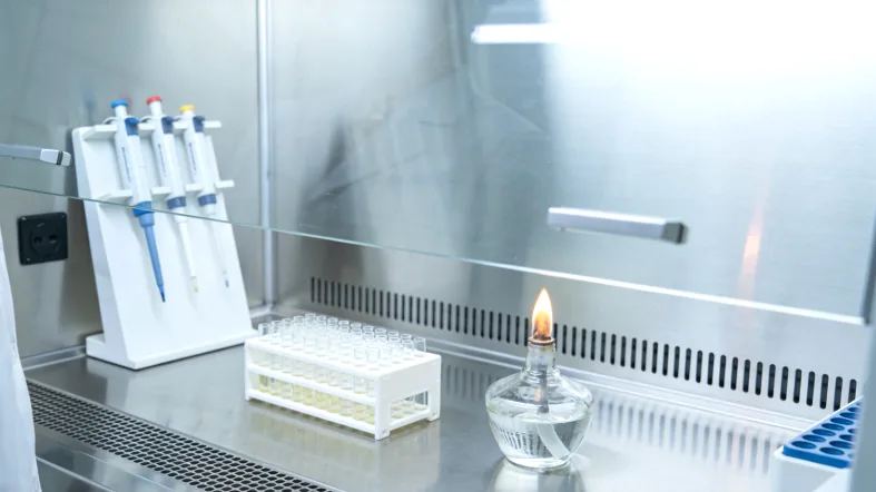 儿童在进行脑电图检查