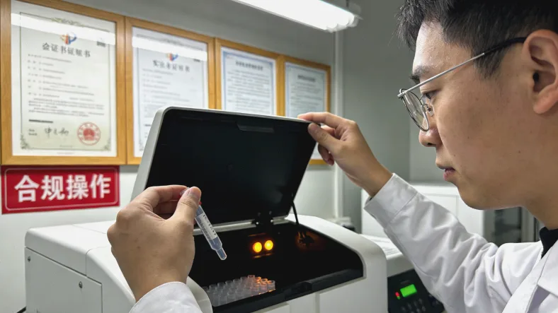 瓦登伯革氏综合征患儿面部特征示意图