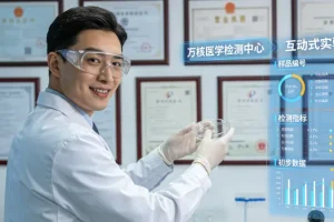 外胚层发育不良儿童在树荫下安静玩耍