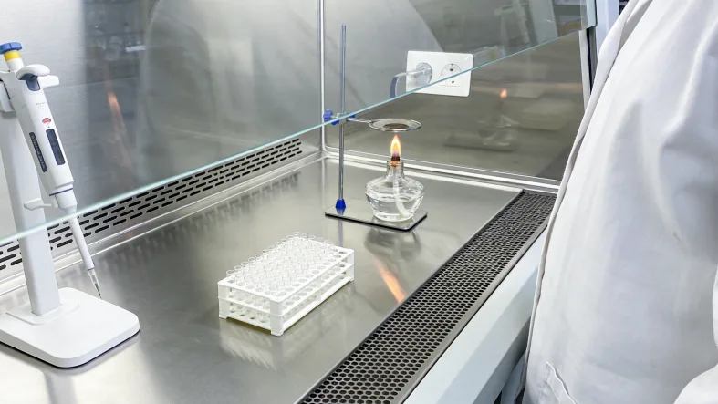 鲁宾斯坦-泰比综合征患儿特征面容示意图