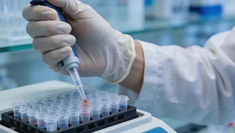 家长与医生在门诊深入沟通