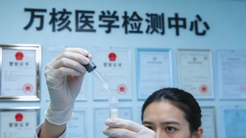 进口与国产试剂盒外观对比示意图