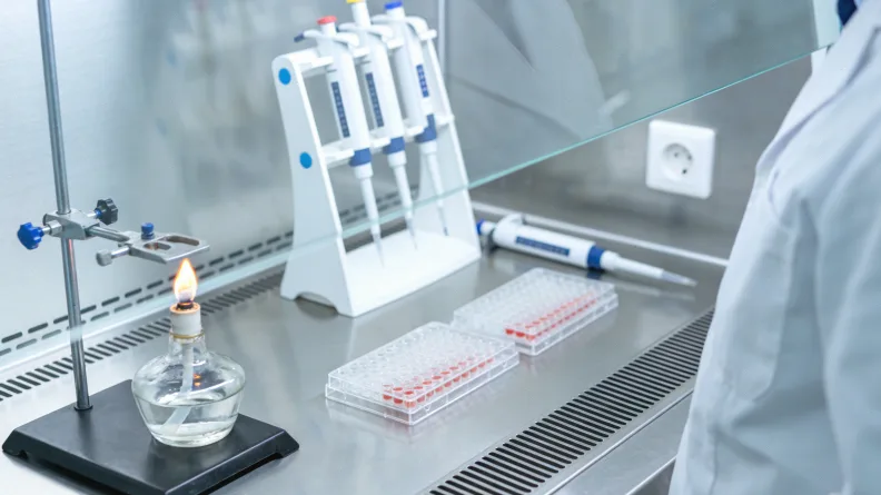 基因双螺旋与食物图标（牛奶、麦穗）的关系示意图