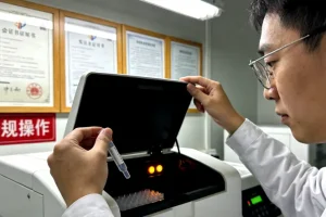 肝脏中CYP450酶代谢药物示意图