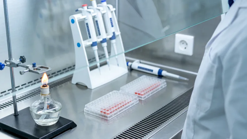 动态血糖监测曲线与静态基因图谱对比示意图