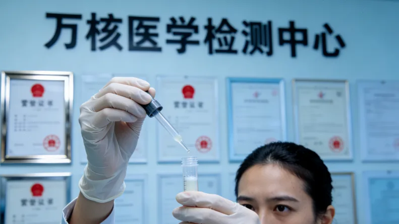 “桥接治疗”概念示意图:连接诊断与精准治疗的桥梁