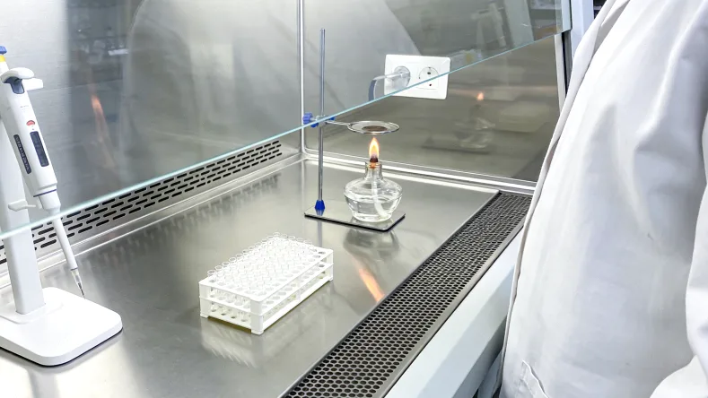 医生与家长沟通基因检测报告场景