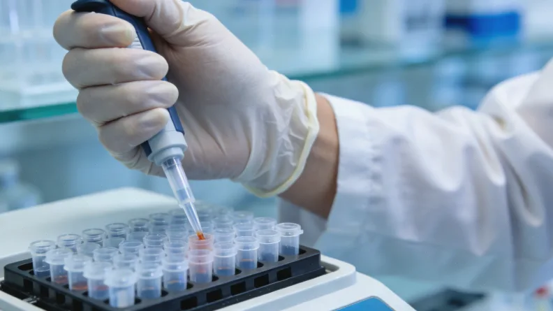 PCR与NGS技术原理对比示意图