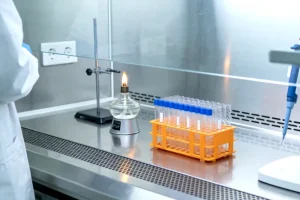 医生与肺癌患者及家属沟通基因检测方案