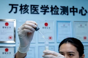 医生与患者沟通ctDNA检测报告