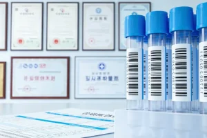 医生与患儿家长沟通ctDNA检测报告