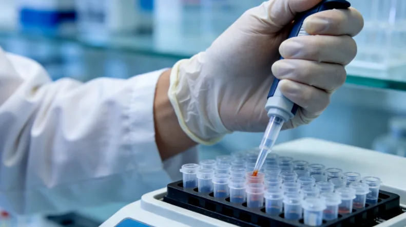 不同基因突变在肝癌中发生率的对比柱状图