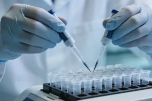 肺癌基因检测报告示意图，显示EGFR突变阳性