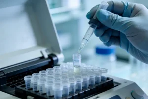 液体活检与组织活检流程对比示意图