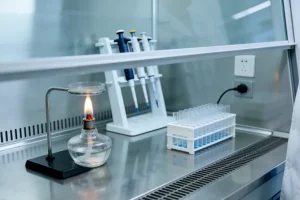 肺癌患者胸部CT影像，显示大量胸腔积液