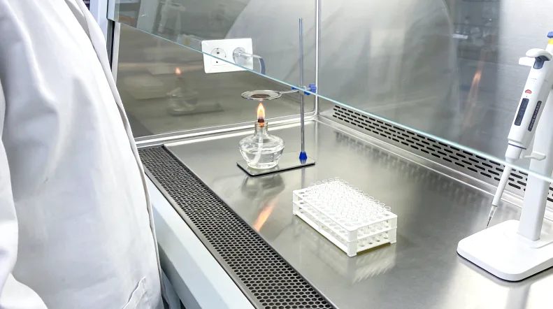 基因检测报告示意图，重点圈出罕见靶点