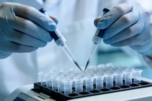 基因检测报告显示ALK融合阳性结果特写