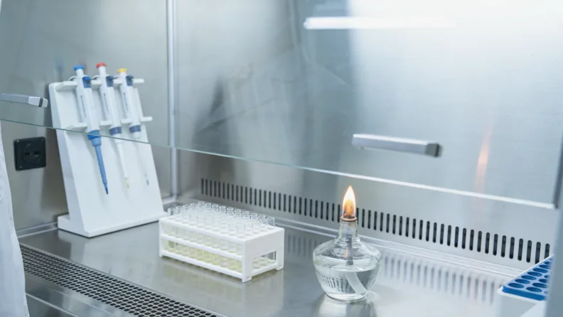 组织活检与血液检测结果对比示意图