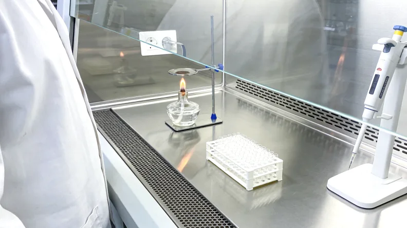 CYP2C9和VKORC1基因作用机制图解