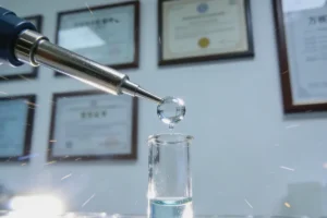 患者面对冗长药物检测清单的困惑表情