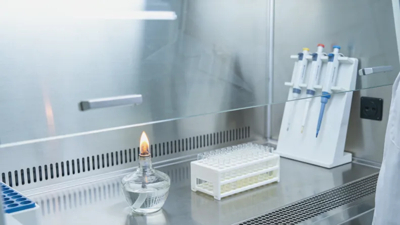 LADA与1型、2型糖尿病特征对比示意图