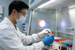 HER2蛋白在肠癌细胞表面过表达示意图