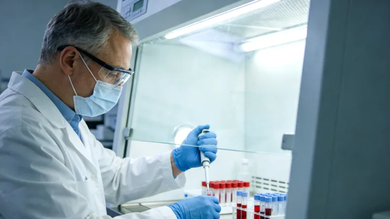 医生与卵巢癌患者沟通基因检测报告