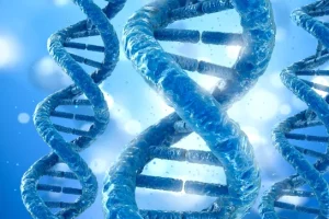 医生向患者解释检测报告的场景