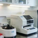 EGFR基因突变与扩增的比喻示意图