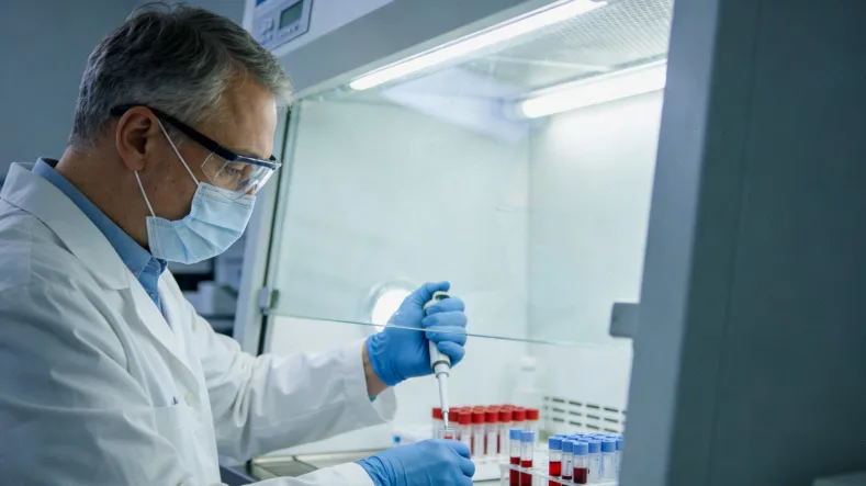 血液ctDNA浓度与肿瘤负荷变化关系曲线图