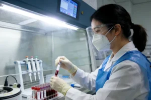 ctDNA与组织活检原理对比示意图