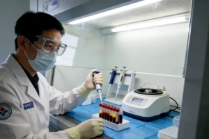 RAS基因突变导致信号通路持续激活示意图